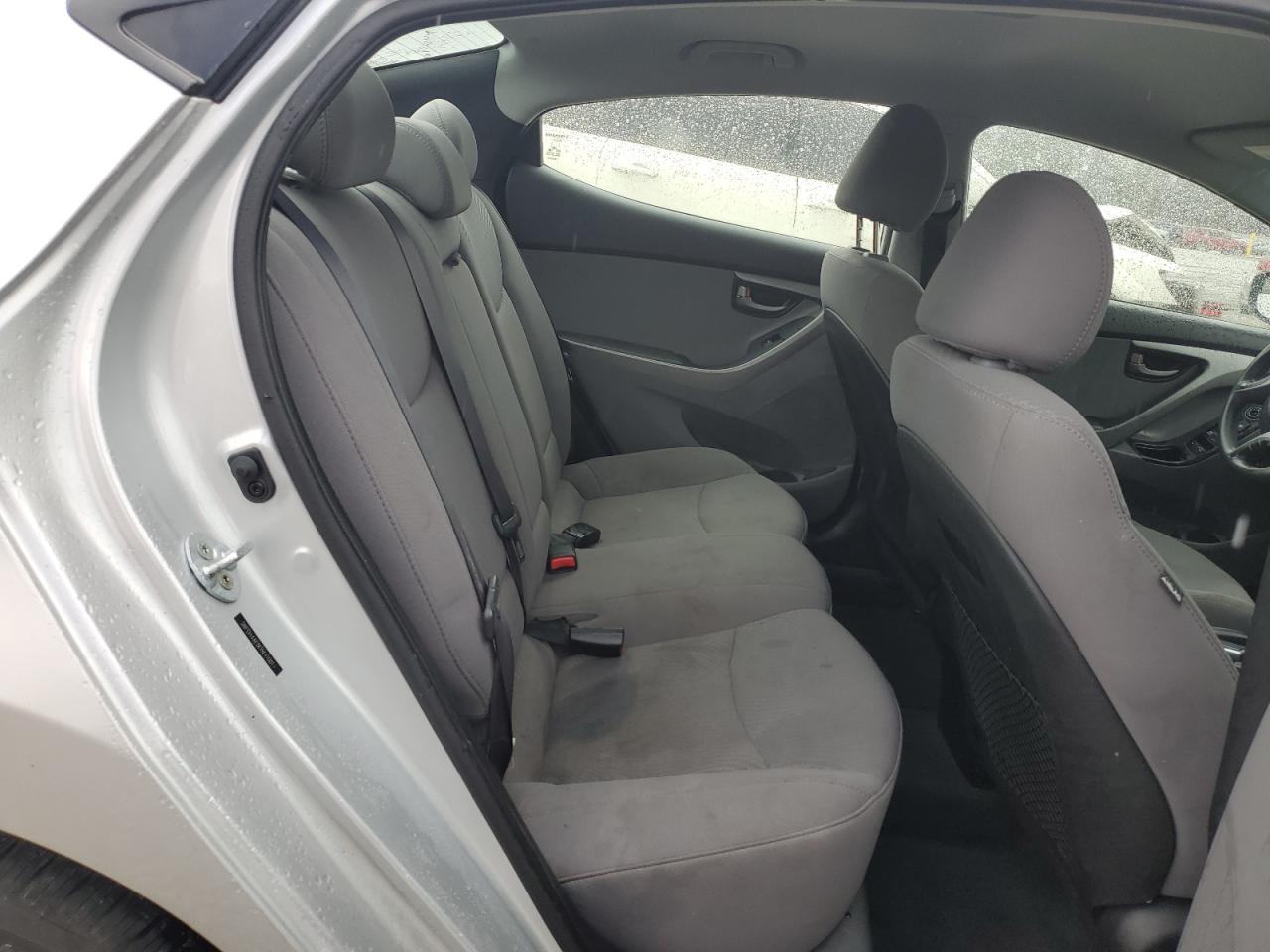 2015 Hyundai Elantra - Image 10