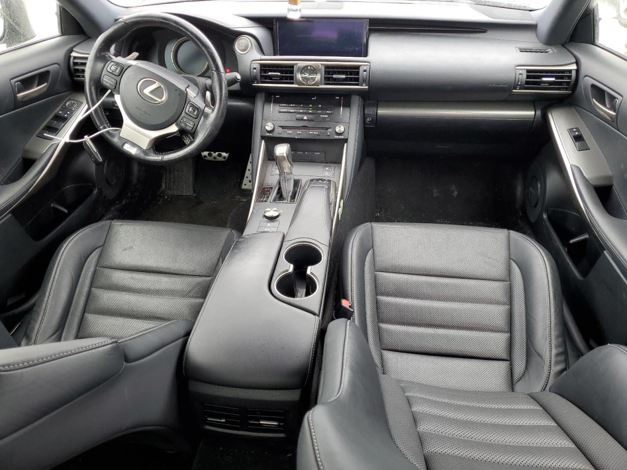 2017 Lexus IS - Image 8