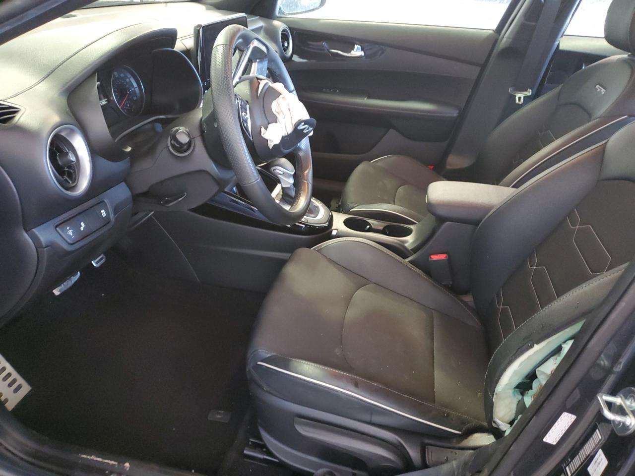 2023 Kia Forte - Image 7