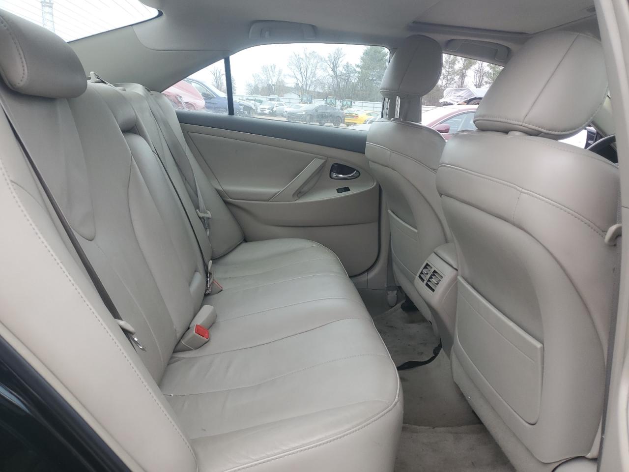 2009 Toyota Camry - Image 10