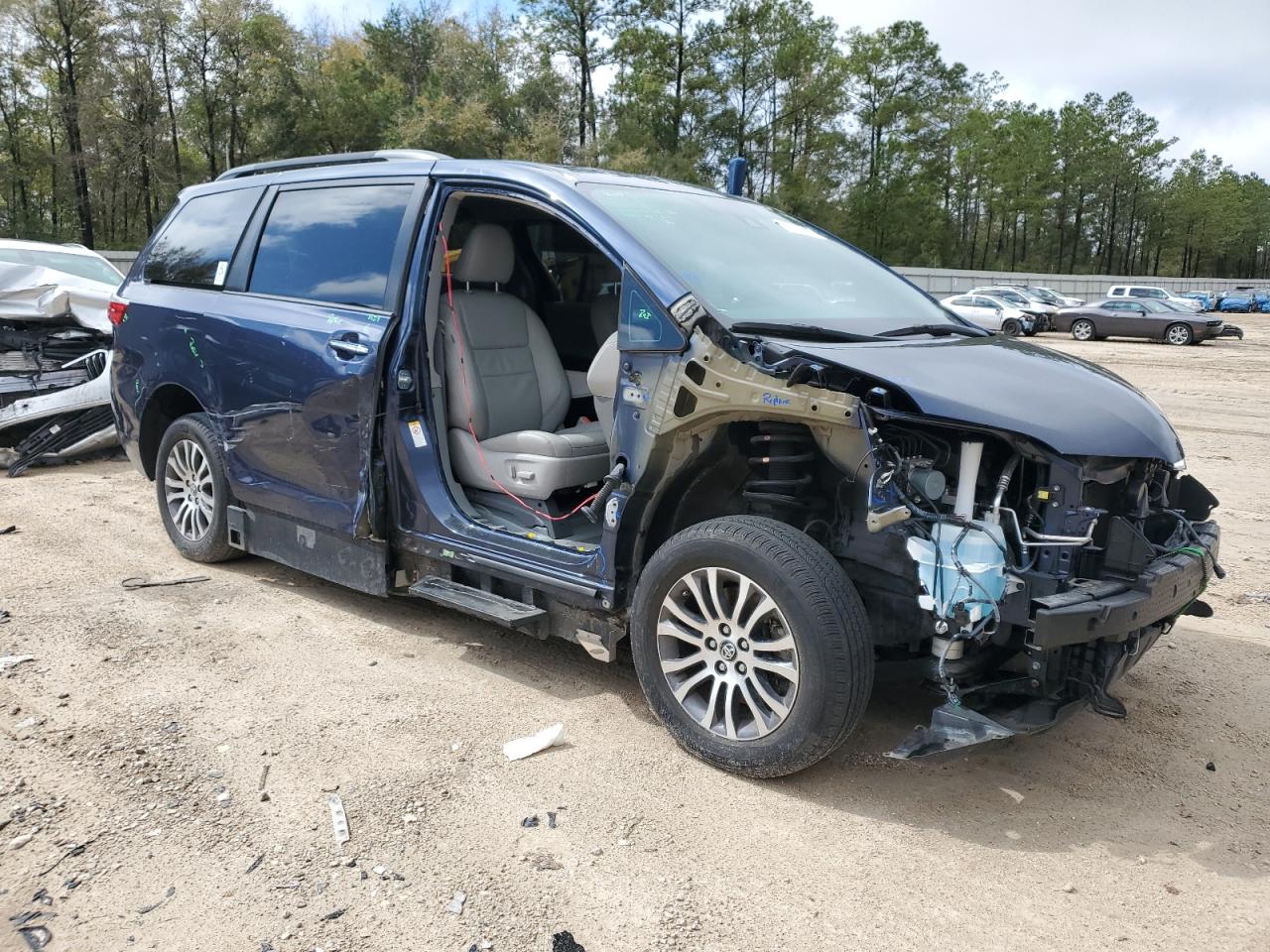 2018 Toyota Sienna - Image 4
