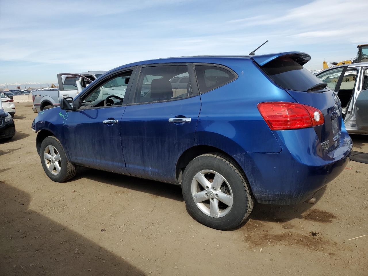2010 Nissan Rogue - Image 2