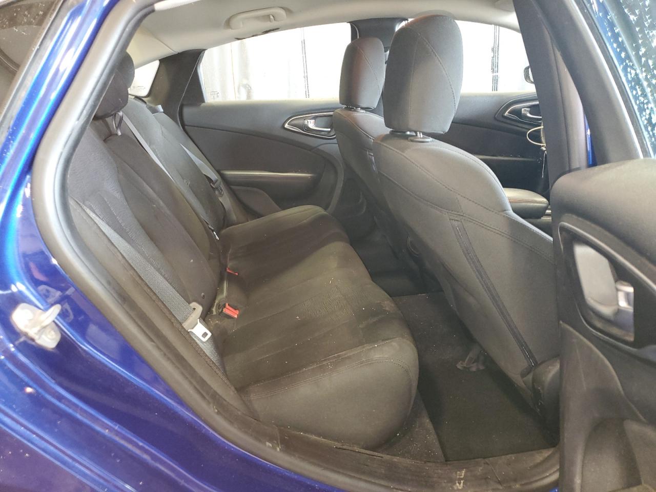 2016 Chrysler 200 - Image 10