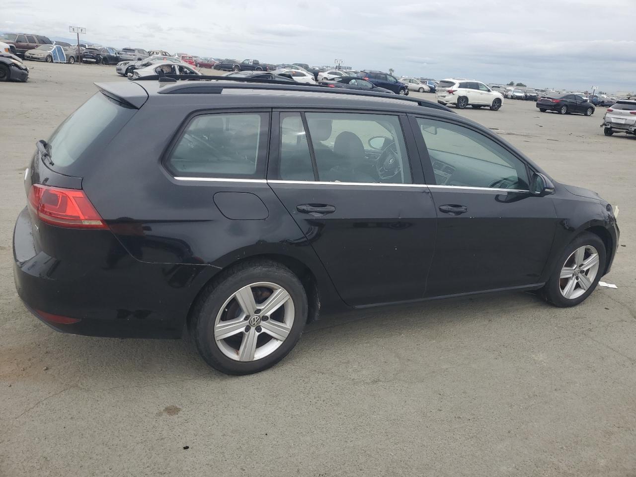 2015 Volkswagen Golf - Image 3