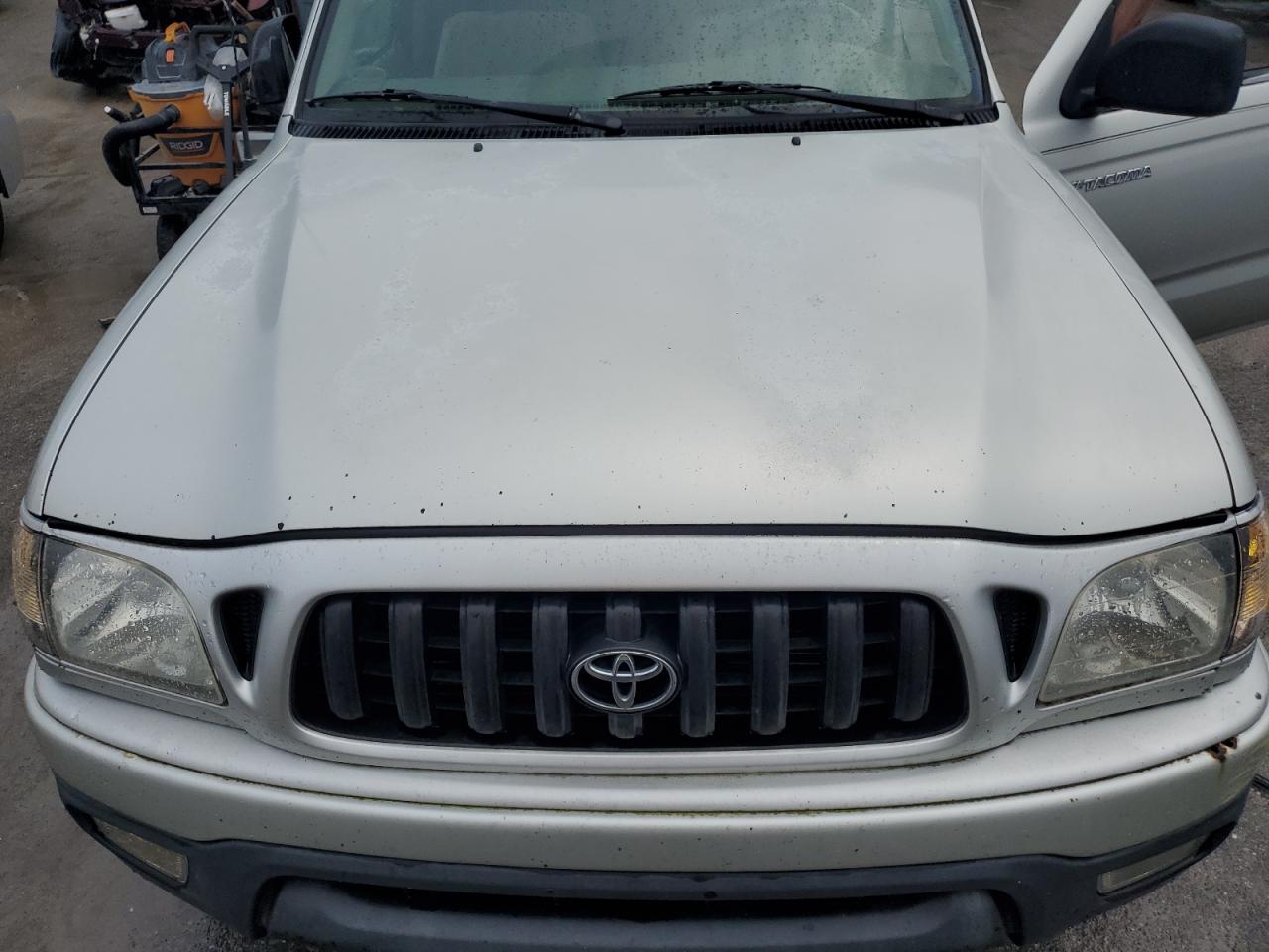 2004 Toyota Tacoma - Image 11