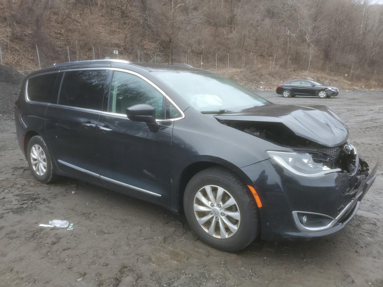 2019 Chrysler Pacifica - Image 4