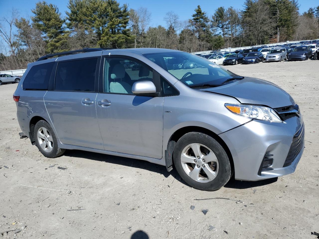 2018 Toyota Sienna - Image 4