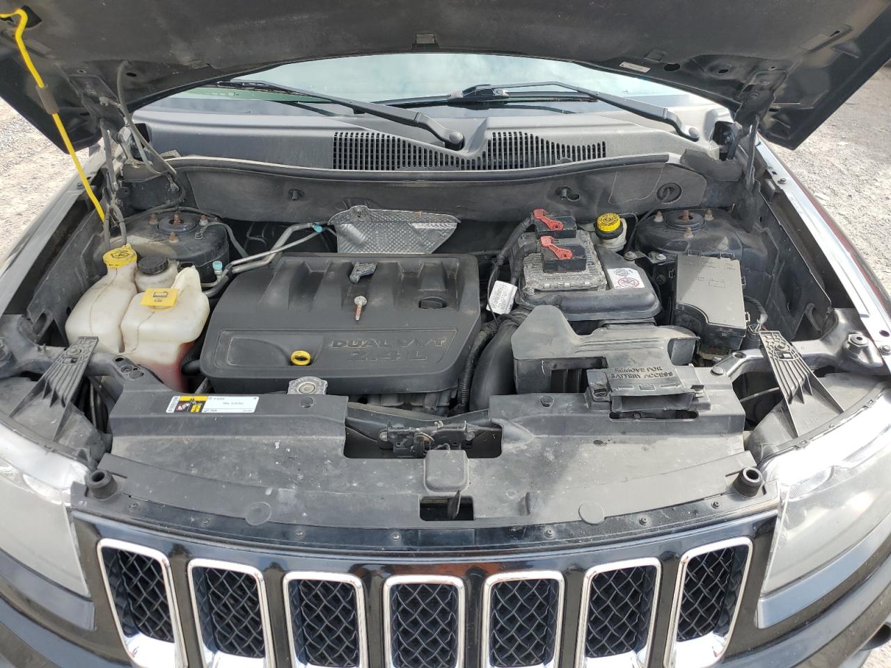 2016 Jeep Compass - Image 12