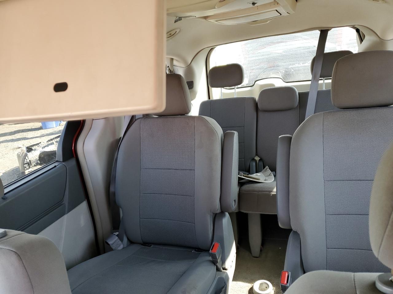 2008 Dodge Caravan - Image 10