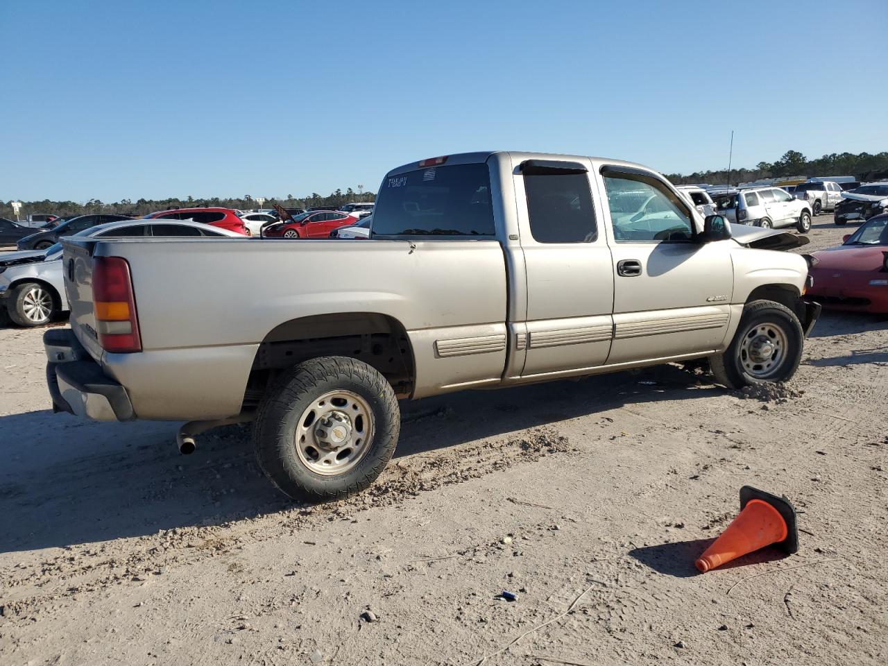 2000 Chevrolet Silverado - Image 3