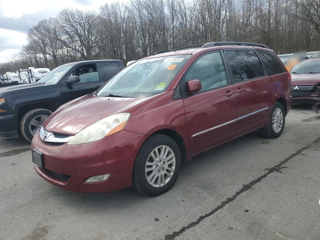 2008 Toyota Sienna - Image 1