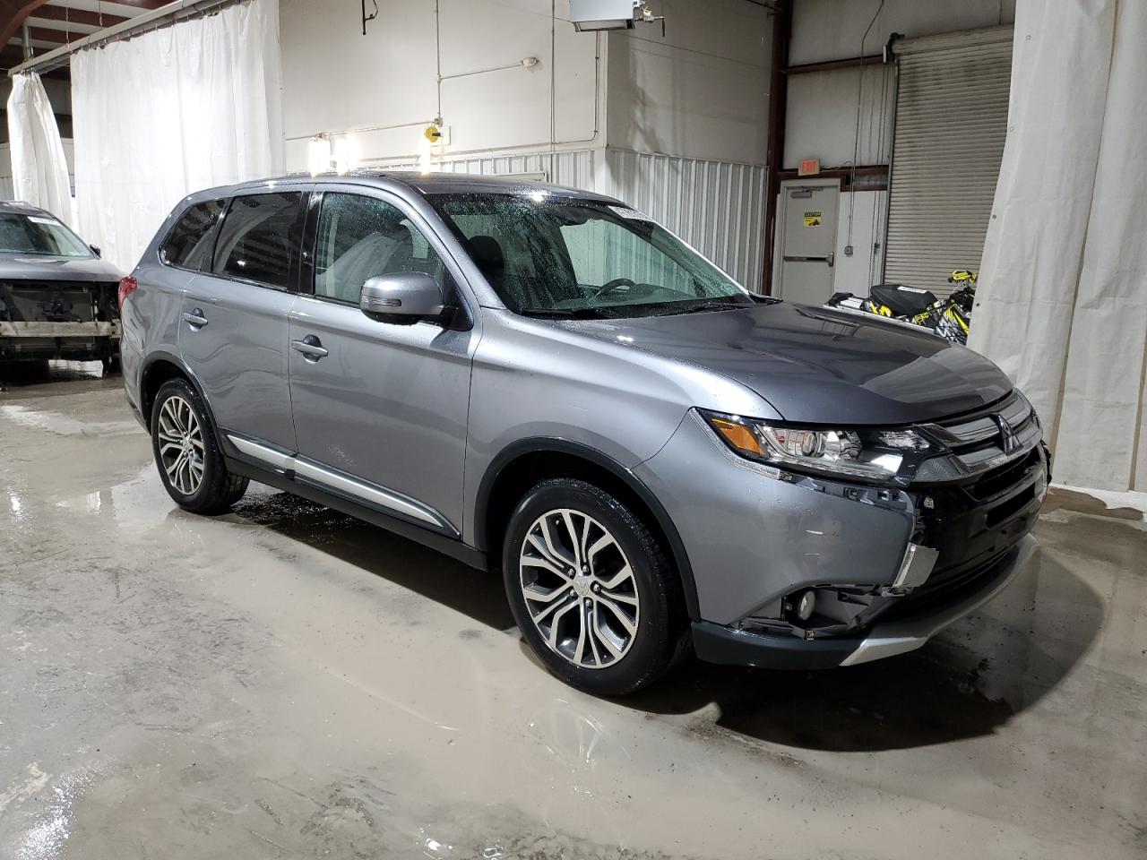 2017 Mitsubishi Outlander - Image 4