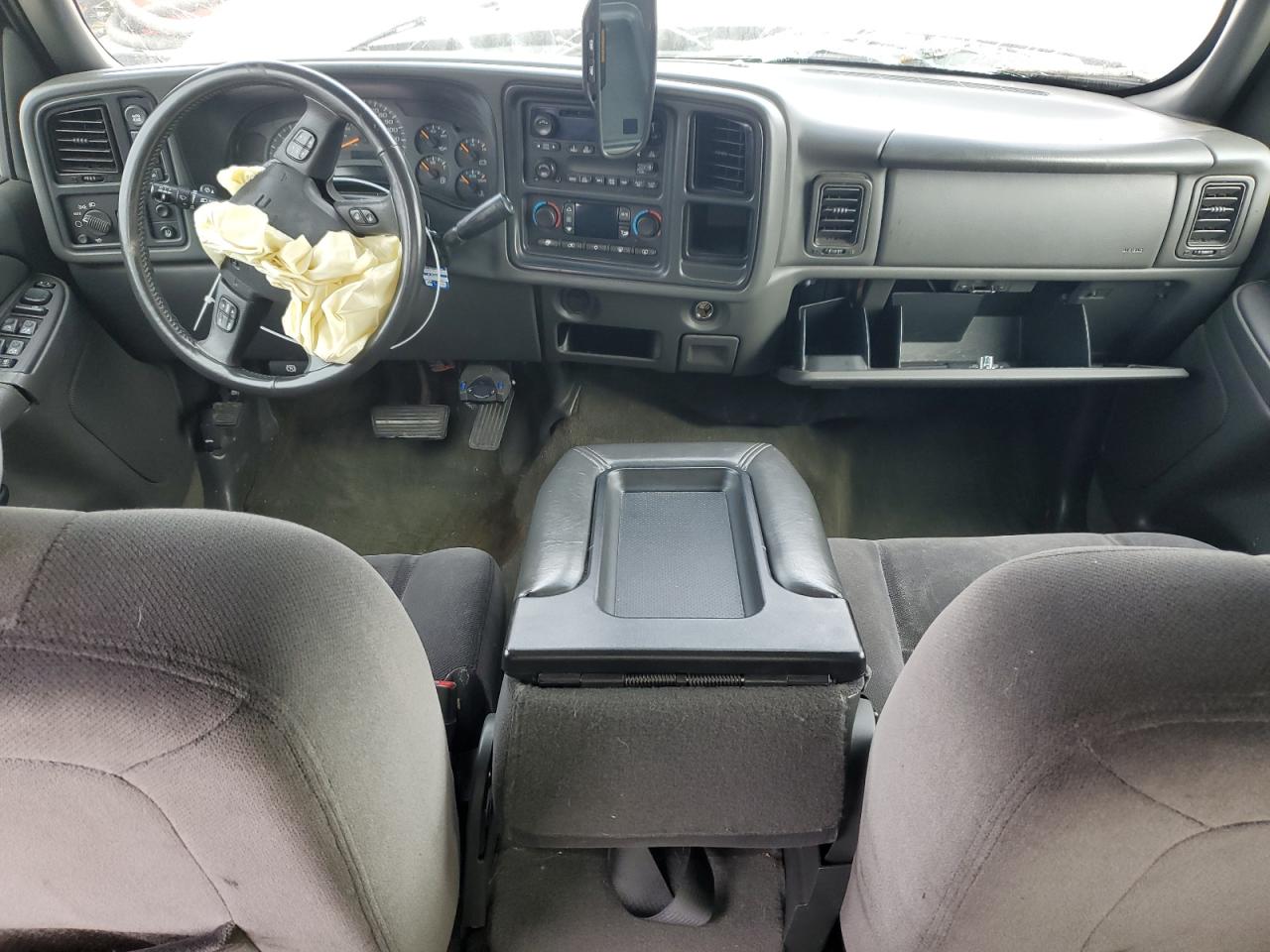 2004 GMC Sierra - Image 8