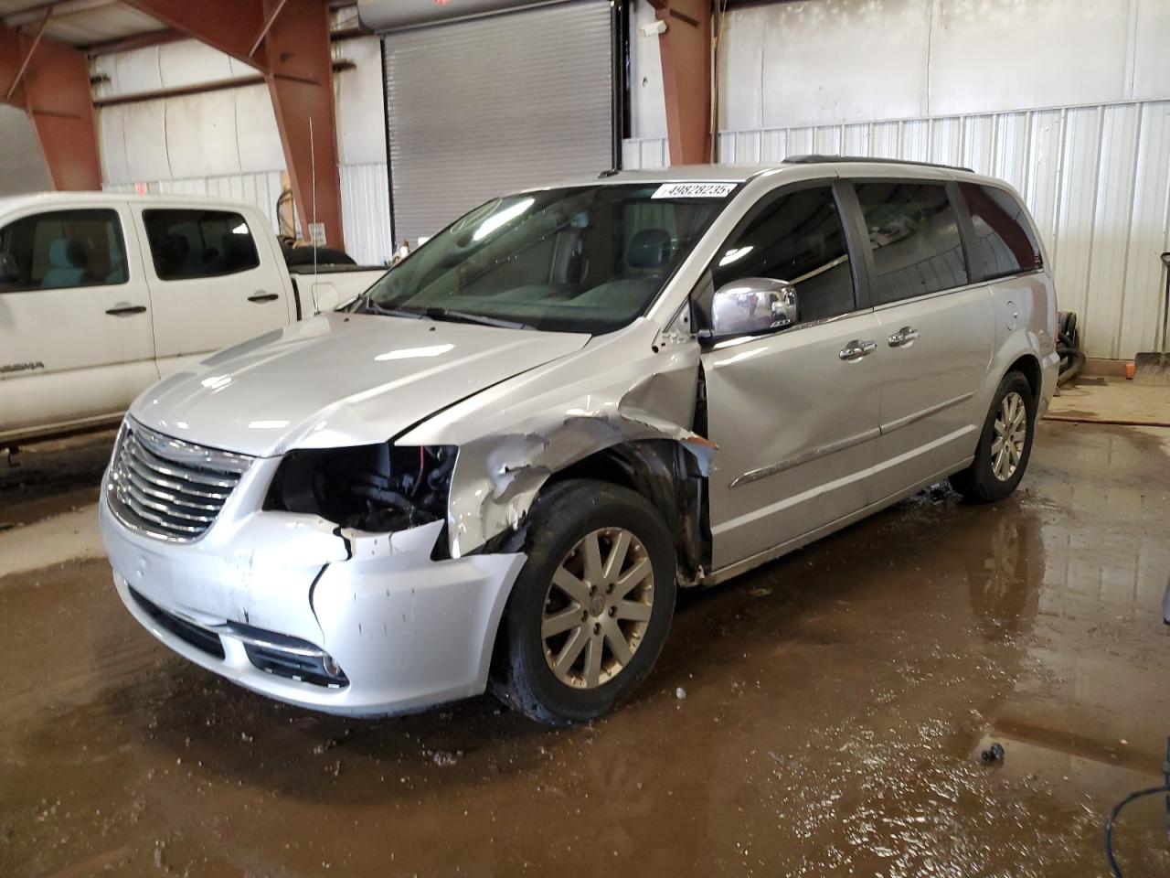 2011 Chrysler Town & Country Touring L en Venta en Lansing, MI - Front End