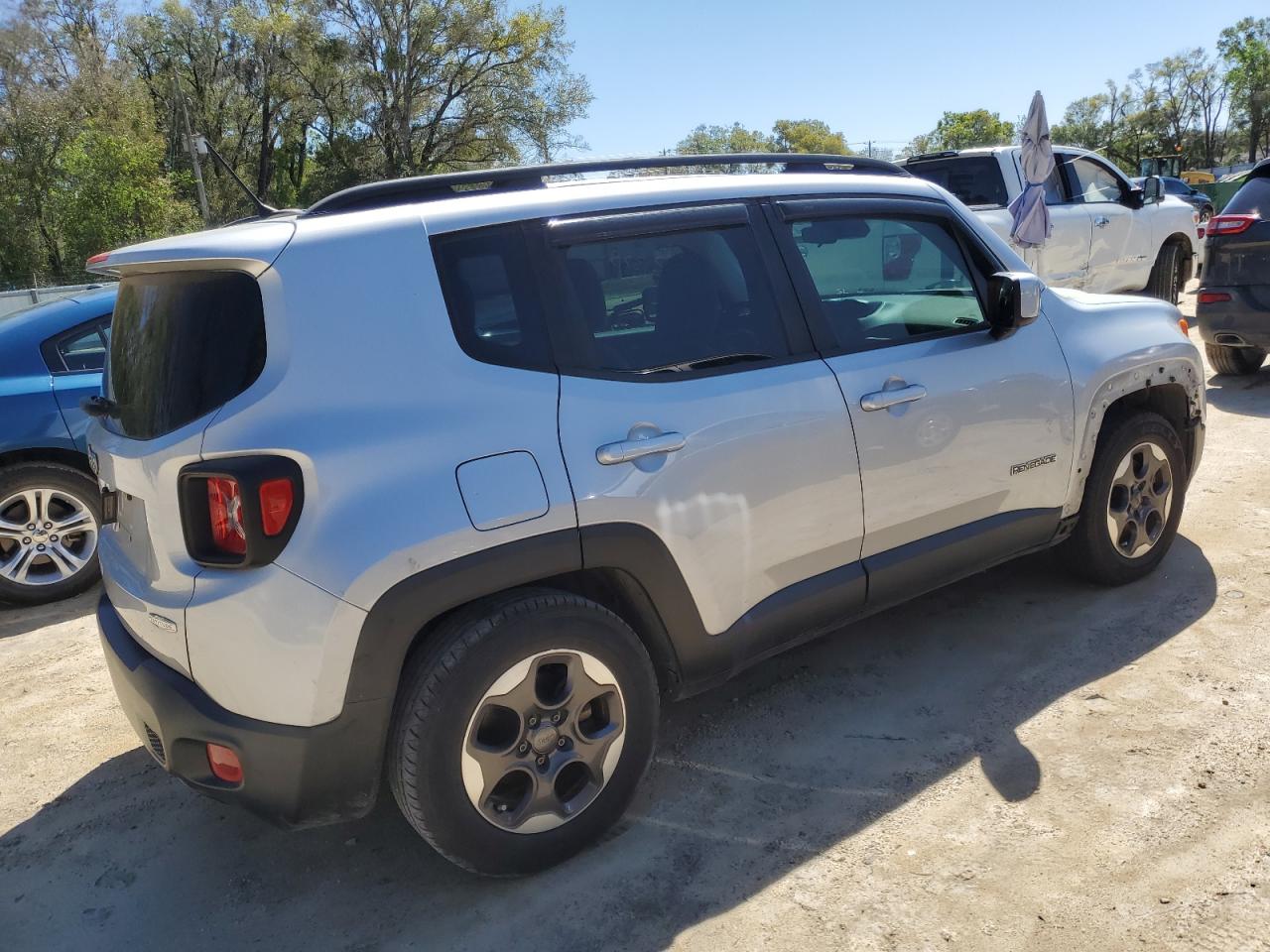2015 Jeep Renegade - Image 3