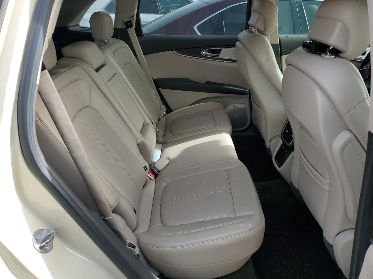 2016 Lincoln MKX - Image 10