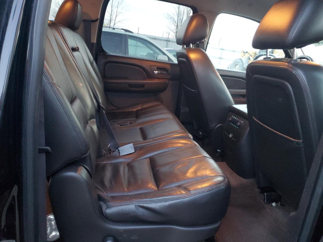 2012 Chevrolet Suburban - Image 11
