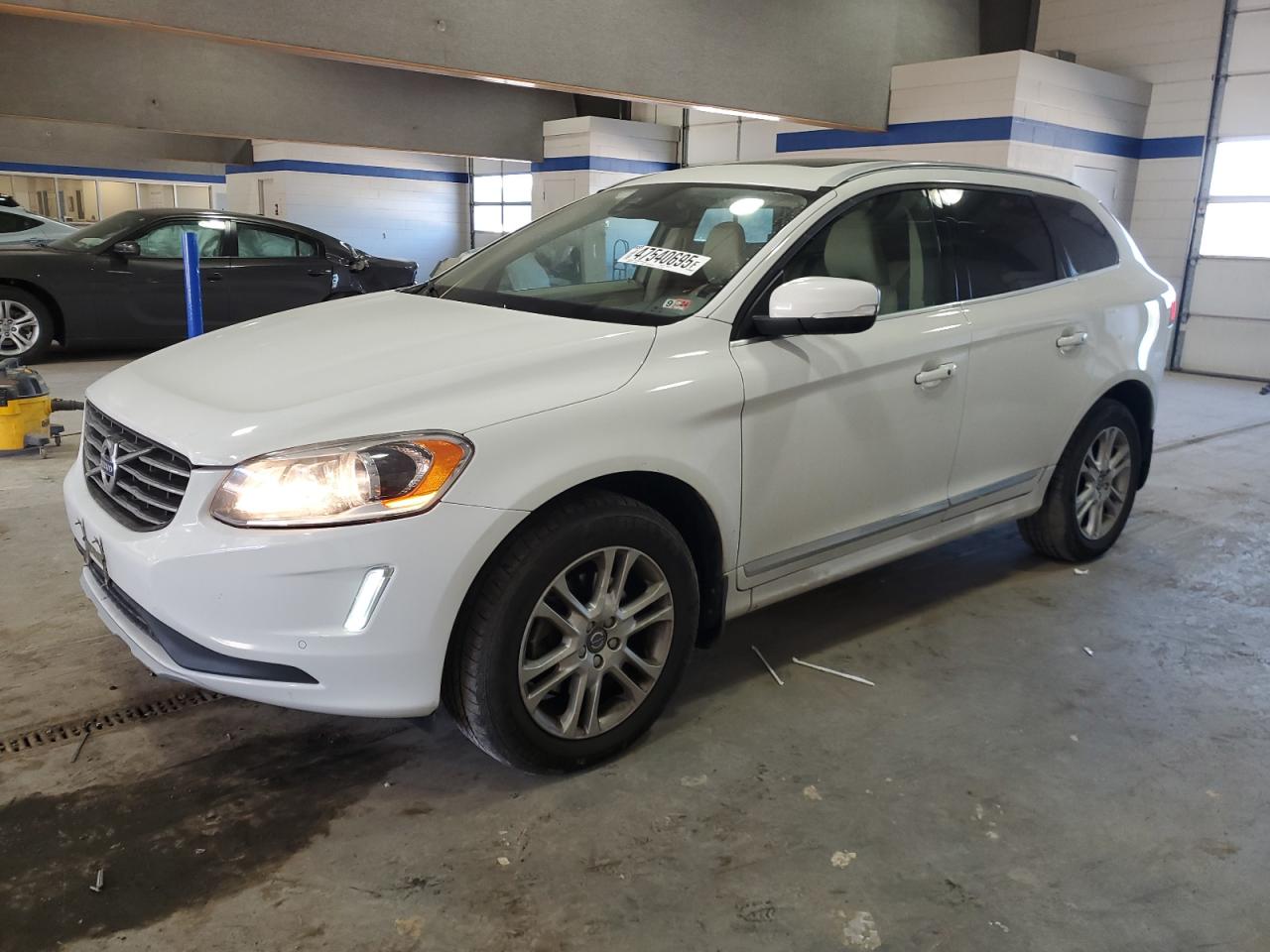 2016 Volvo XC60 - Image 1