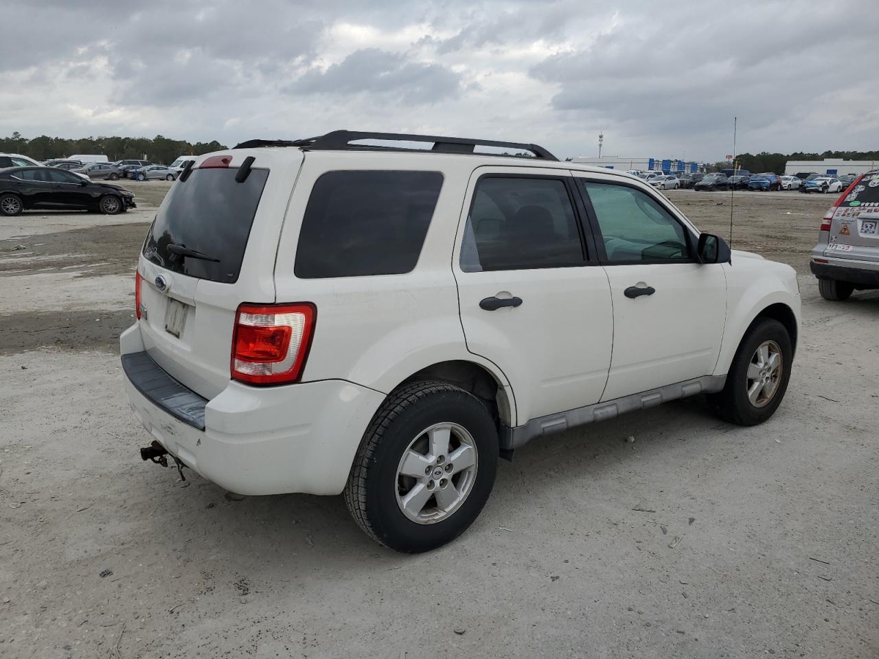 2009 Ford Escape - Image 3