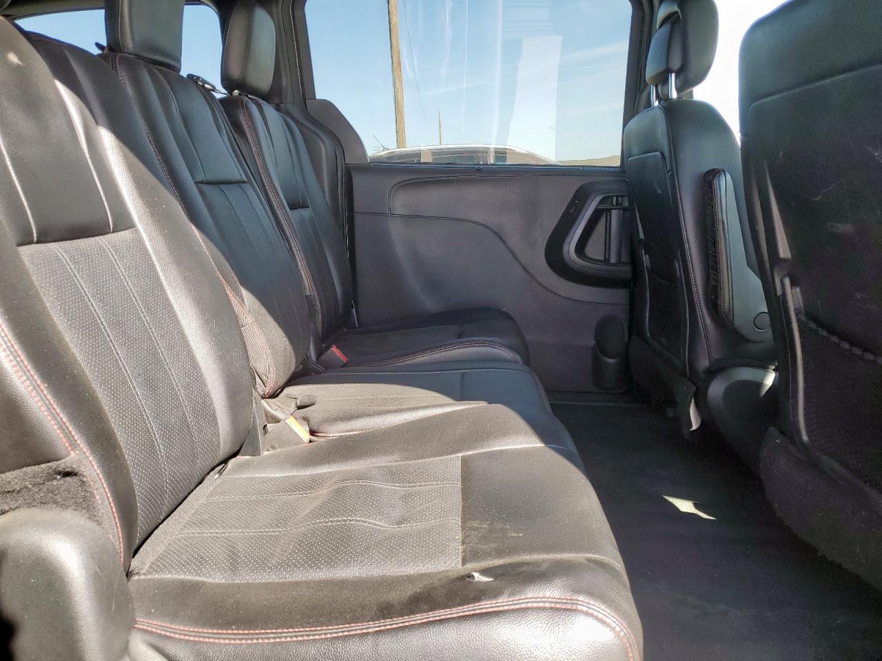 2020 Dodge Caravan - Image 11
