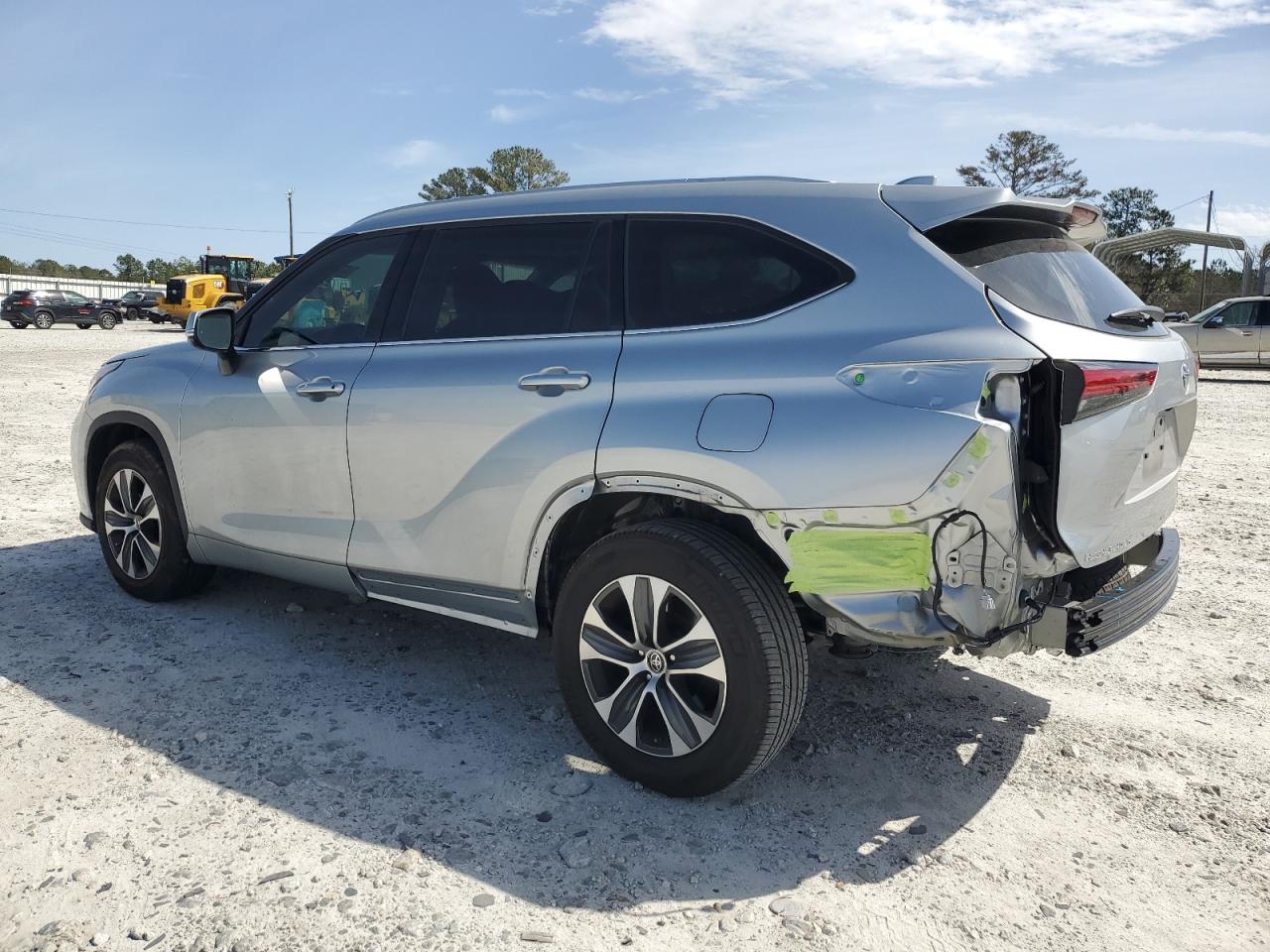 2022 Toyota Highlander - Image 2