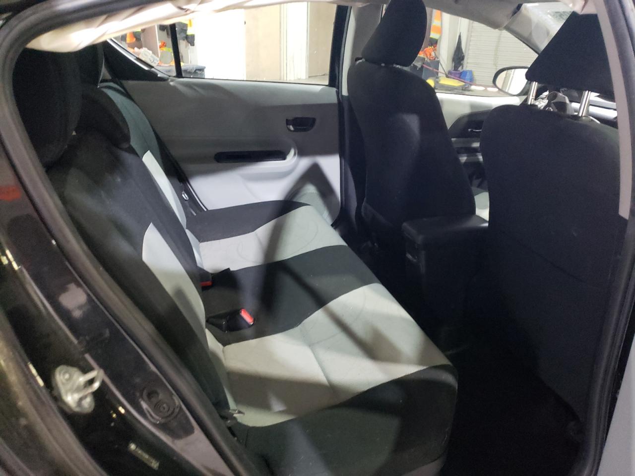 2012 Toyota Prius - Image 10