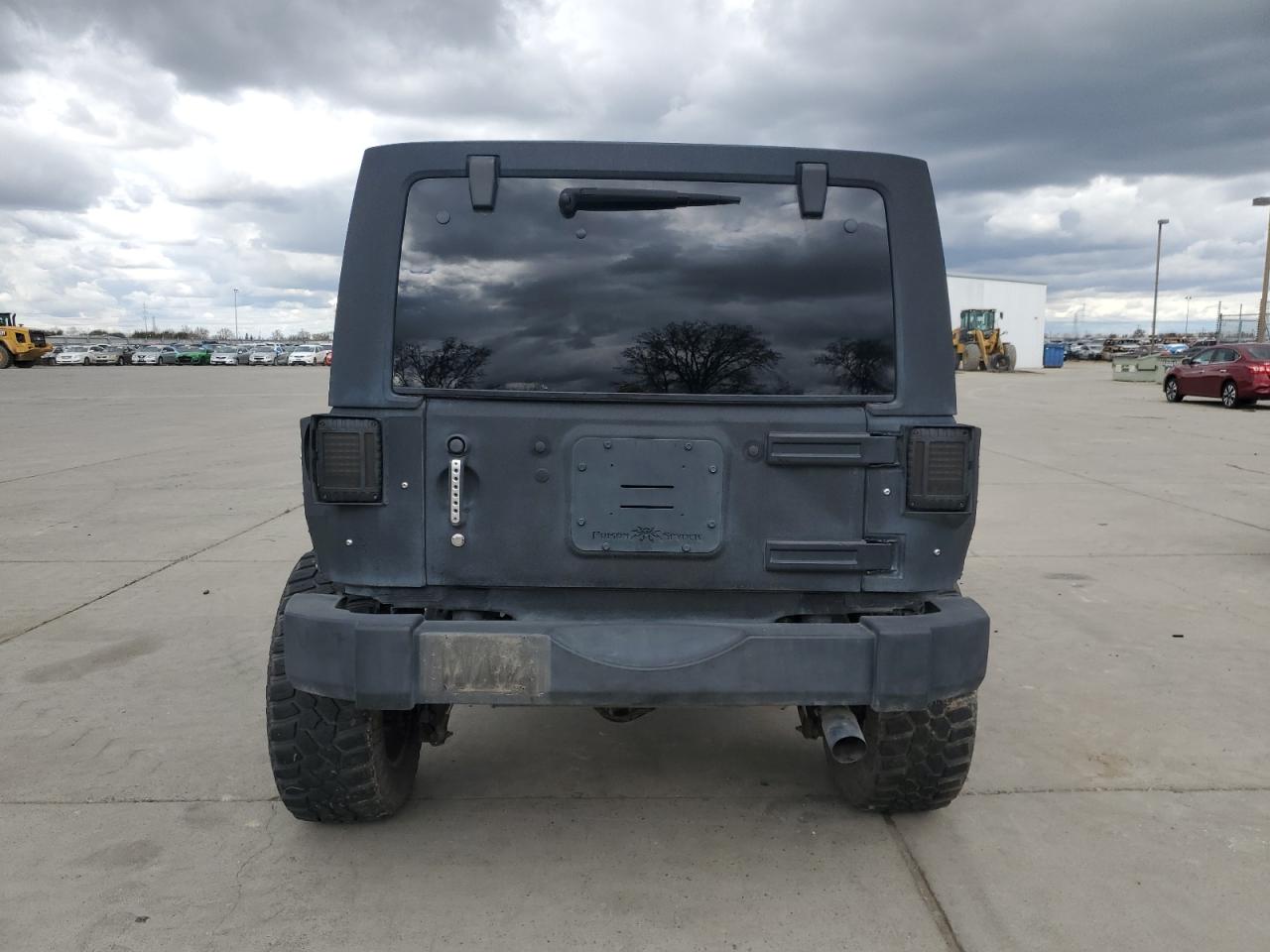 2015 Jeep Wrangler - Image 6