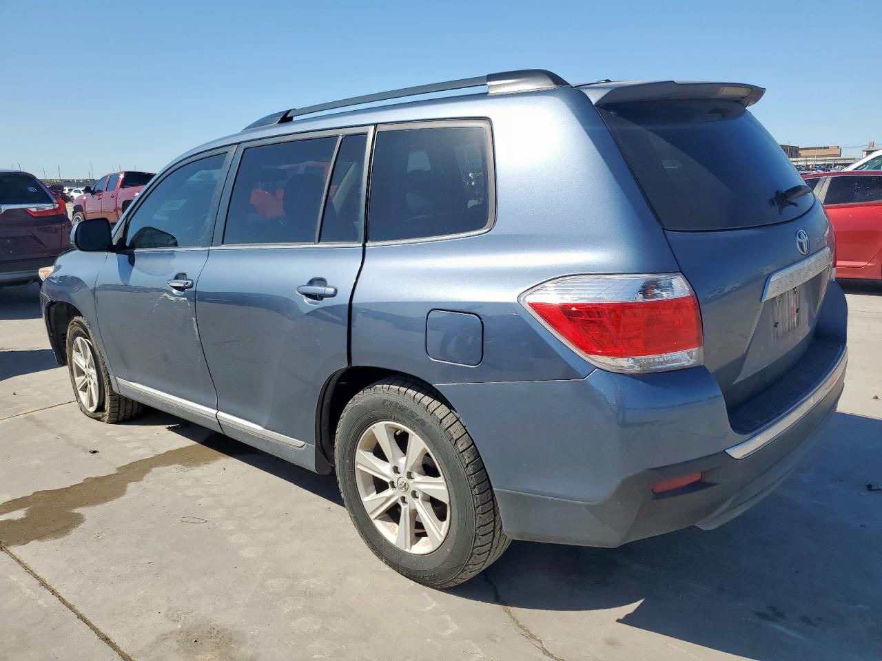 2011 Toyota Highlander - Image 2