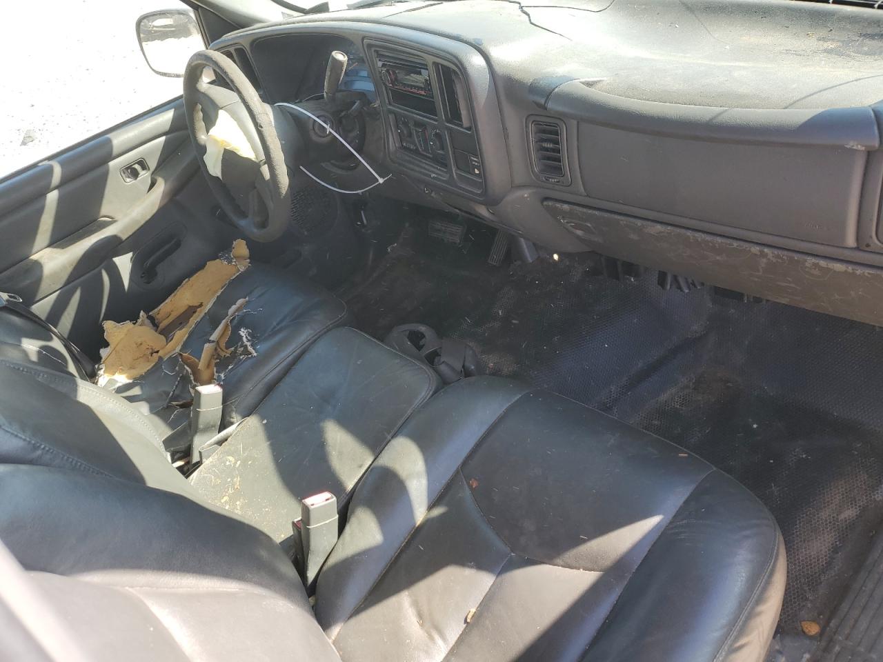 2004 Chevrolet Silverado - Image 8