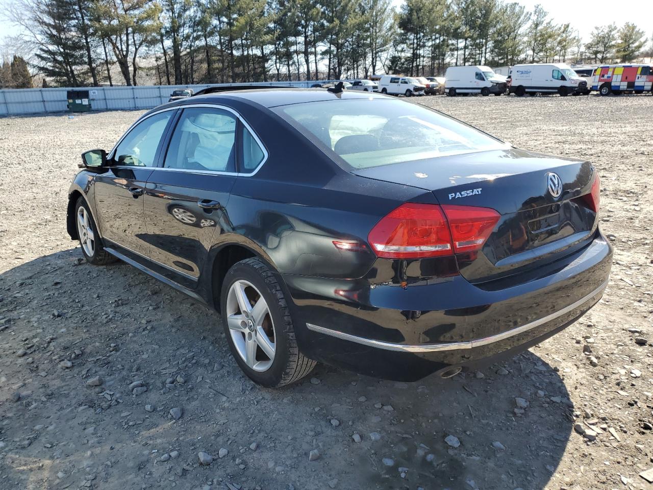 2014 Volkswagen Passat - Image 2