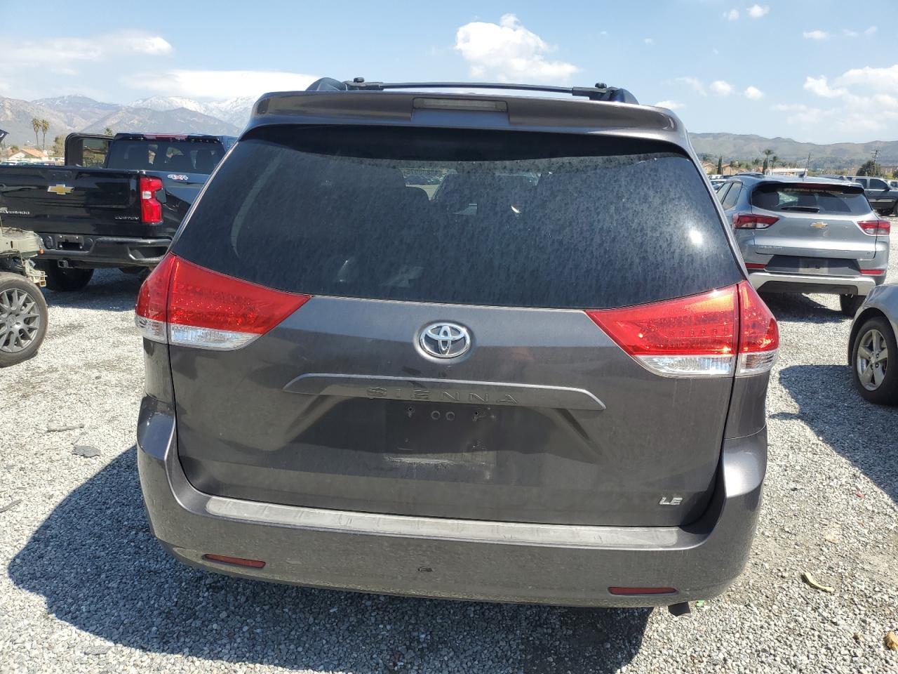 2013 Toyota Sienna - Image 6