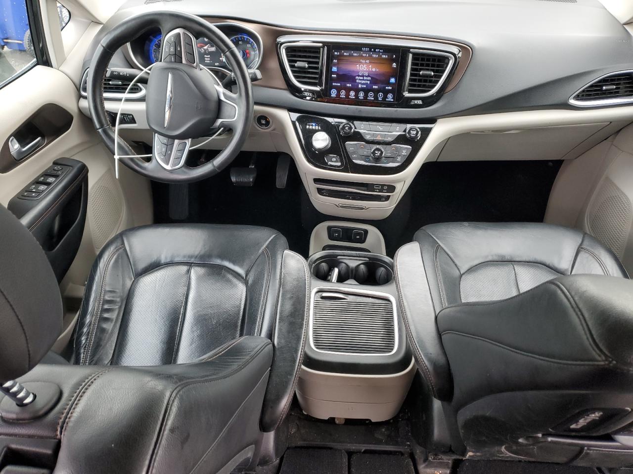 2017 Chrysler Pacifica - Image 8