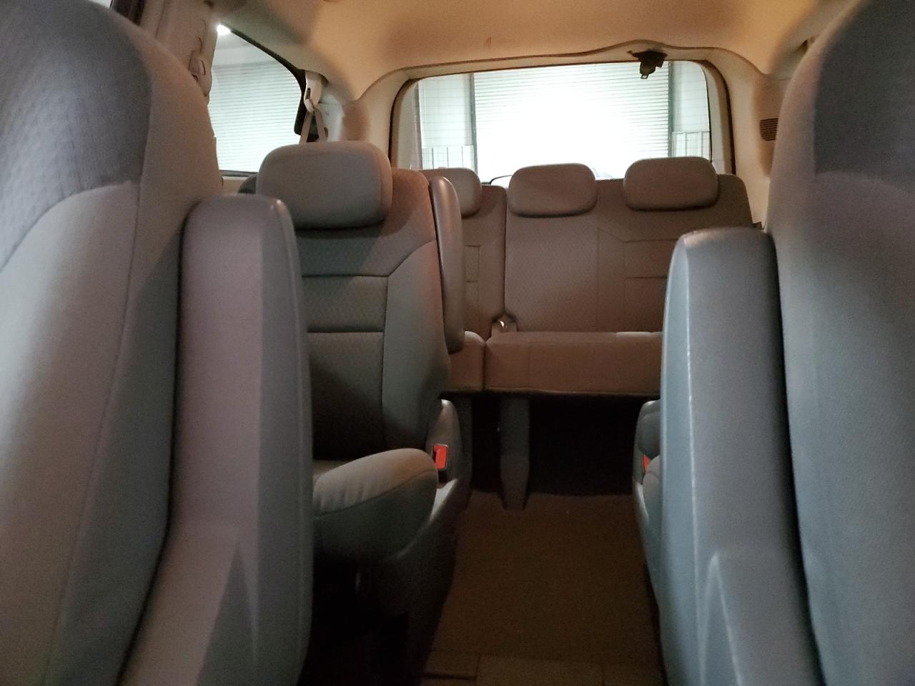 2009 Chrysler Town & Country - Image 10