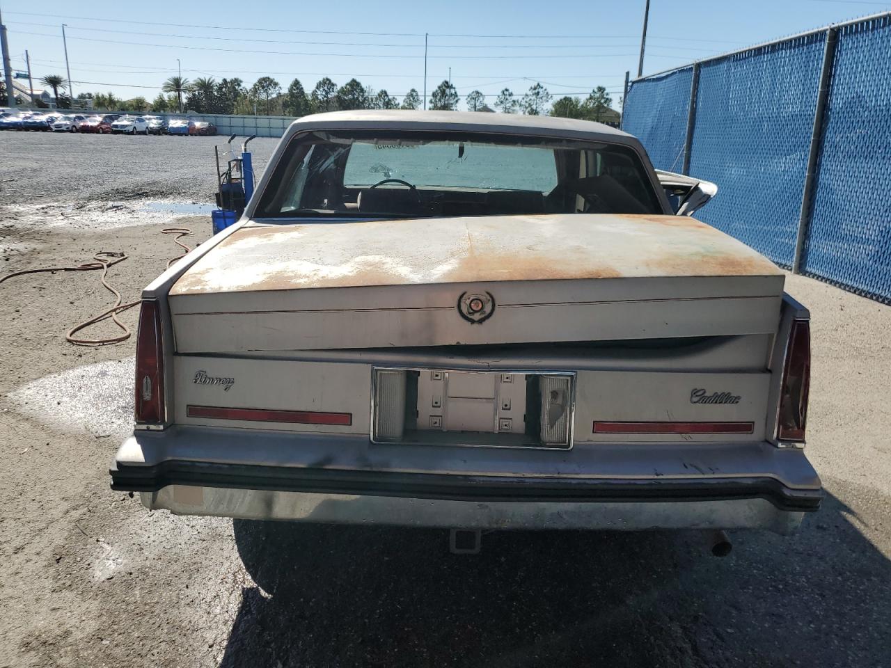 1985 Cadillac Deville VIN: 1G6CD6989F4384524 Lot: 50196345