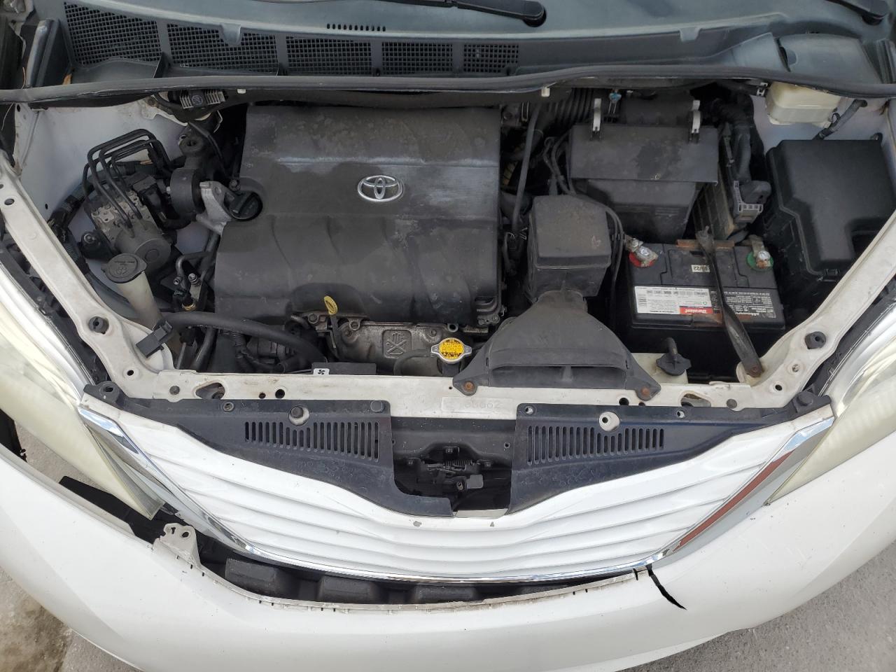 2015 Toyota Sienna - Image 12