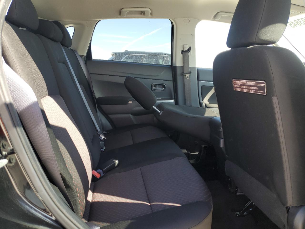 2018 Mitsubishi Outlander - Image 11