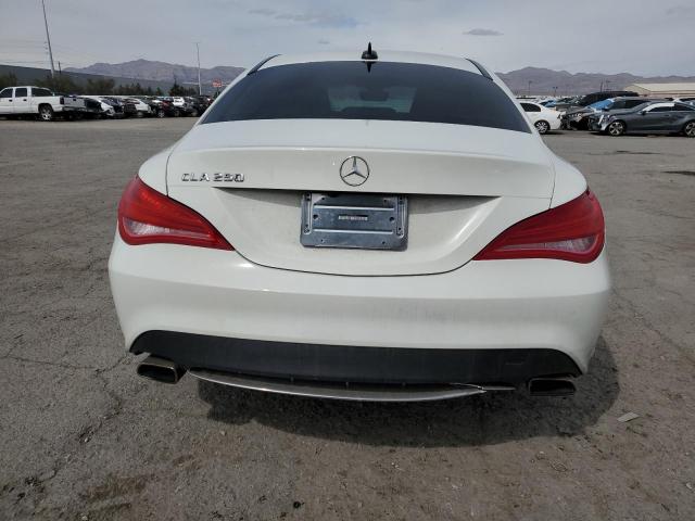 Sedans MERCEDES-BENZ CLA-CLASS 2015 Biały