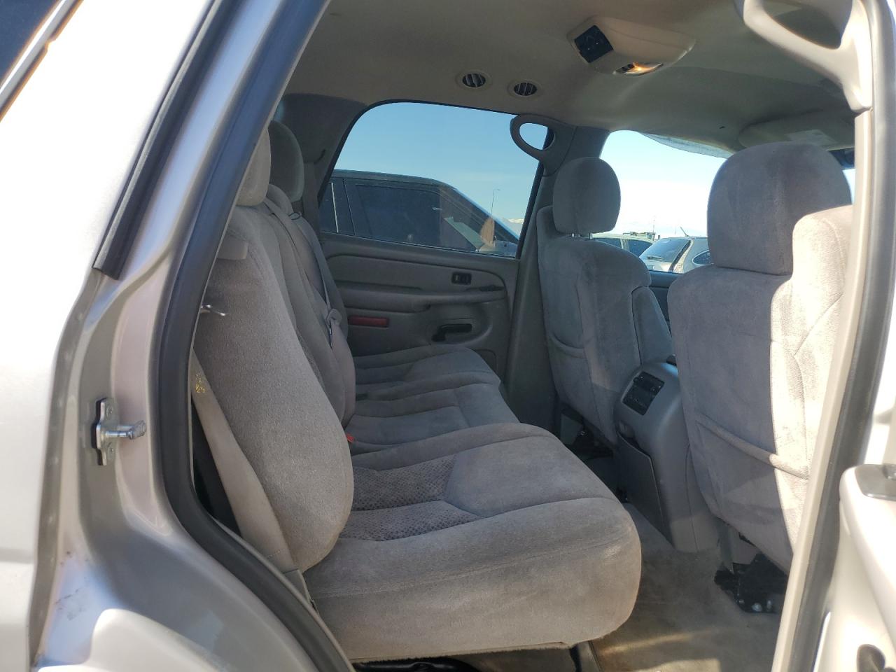 2005 Chevrolet Tahoe - Image 11