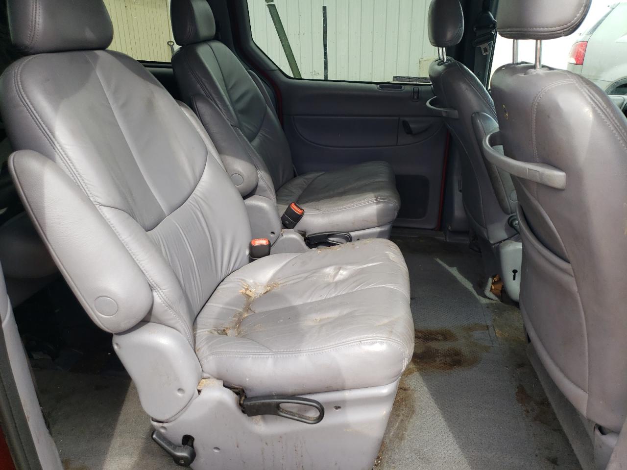 1999 Dodge Caravan - Image 11
