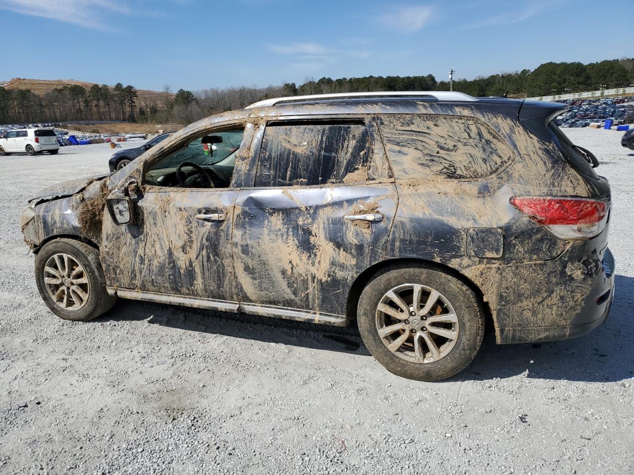 2014 Nissan Pathfinder - Image 2