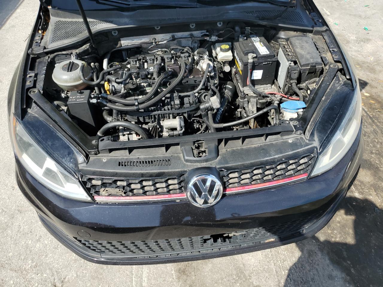 2016 Volkswagen GTI - Image 11