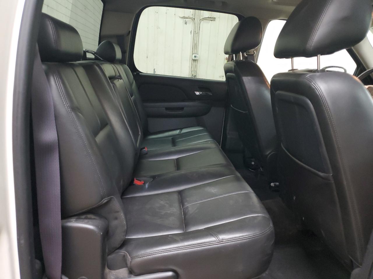 2011 GMC Sierra - Image 10
