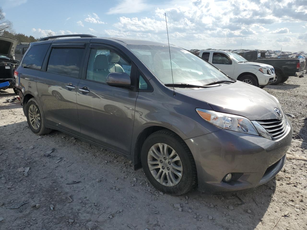 2014 Toyota Sienna - Image 4