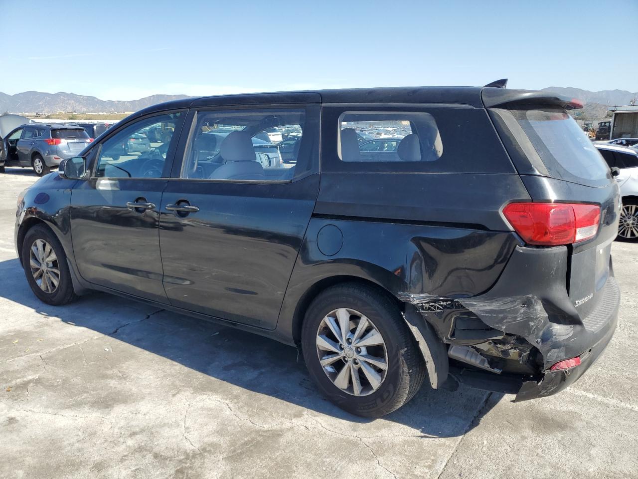2016 Kia Sedona - Image 2