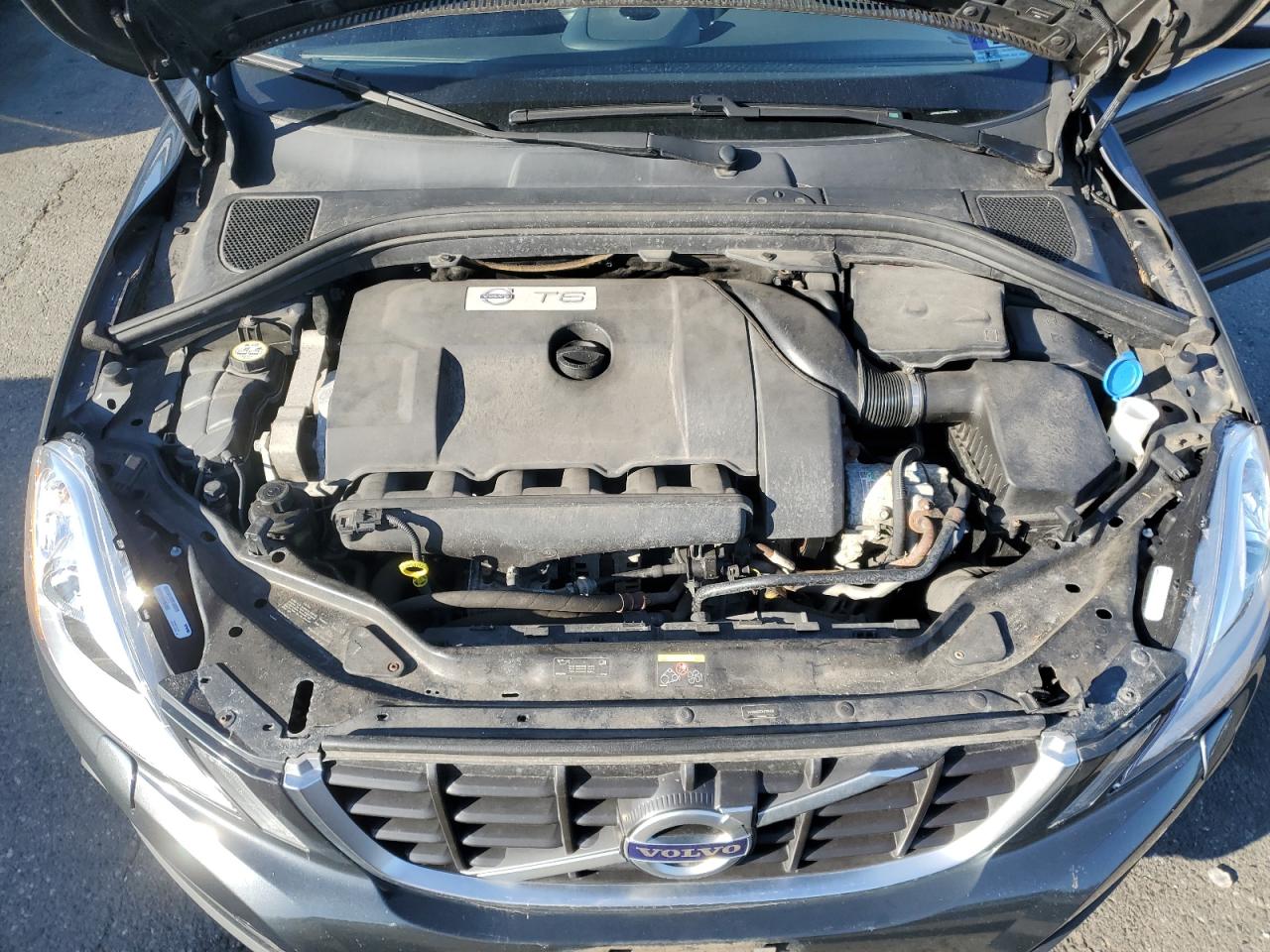 2010 Volvo XC60 - Image 12