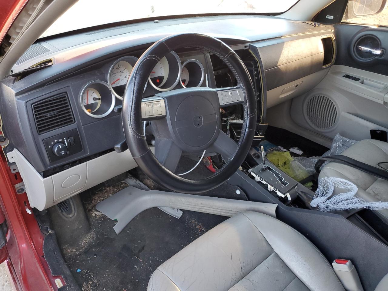 2005 Dodge Magnum - Image 8