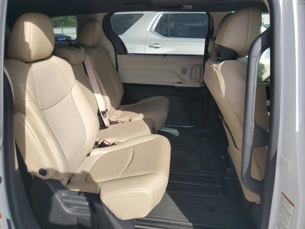 2022 Toyota Sienna - Image 11