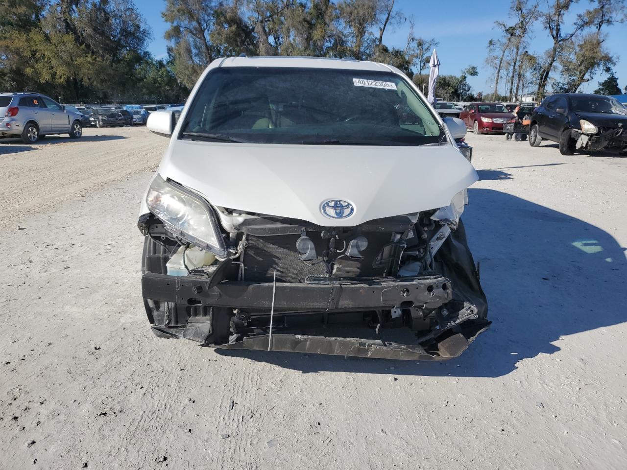 2017 Toyota Sienna - Image 5
