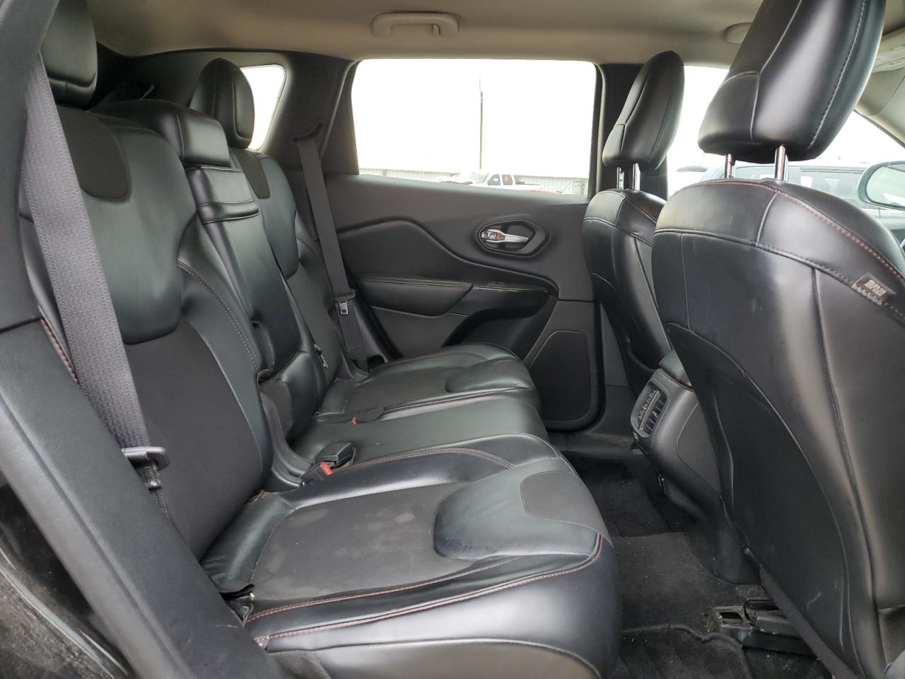 2015 Jeep Cherokee - Image 11