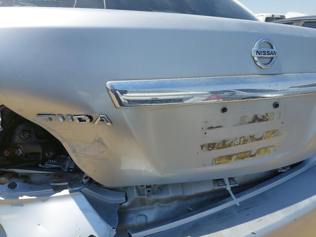 3N1BC1A64BK203710 - 2011 Nissan Tiida - #48640855